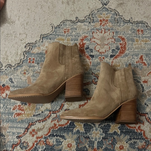 Marc Fisher Oshay tan suede ankle booty size 10 - Picture 3 of 11